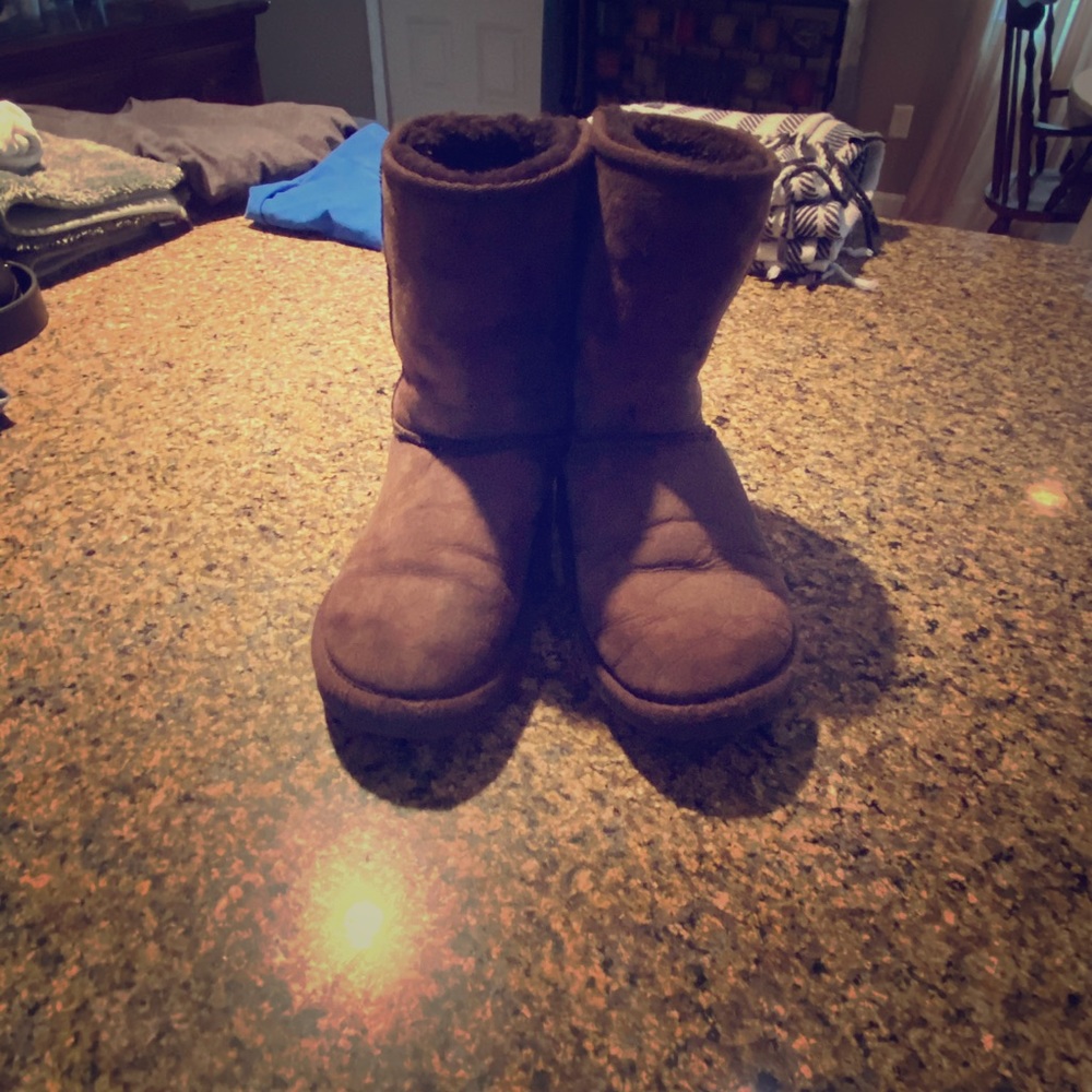 UGG classic short Brown boots  style 5825 🥾